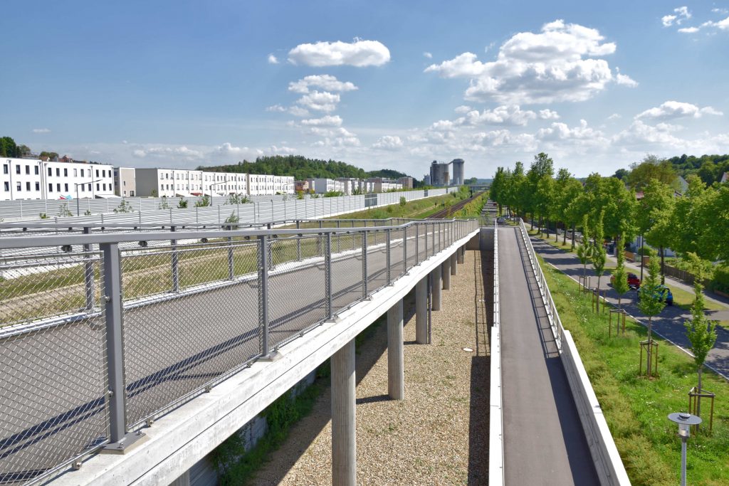 August_Geh- und Radwegbrücke über Pilsen-Allee Regensburg